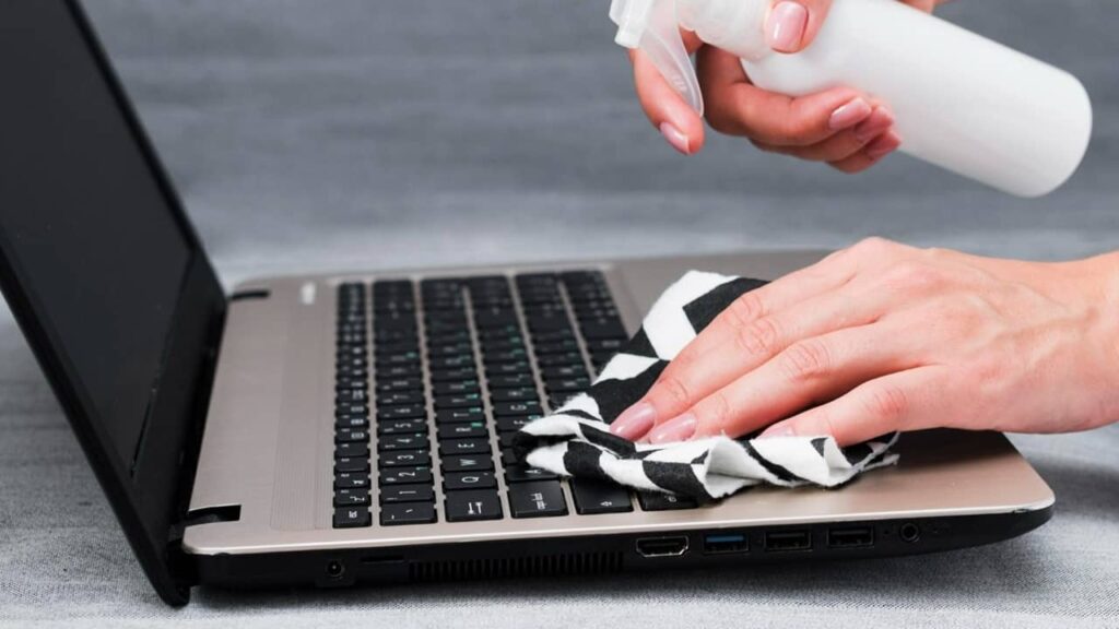 Optez pour un nettoyage de bureaux à Lyon 3 professionnel et personnalisé avec Tylliance PRO. Des locaux impeccables pour un environnement de travail sain et agréable.
